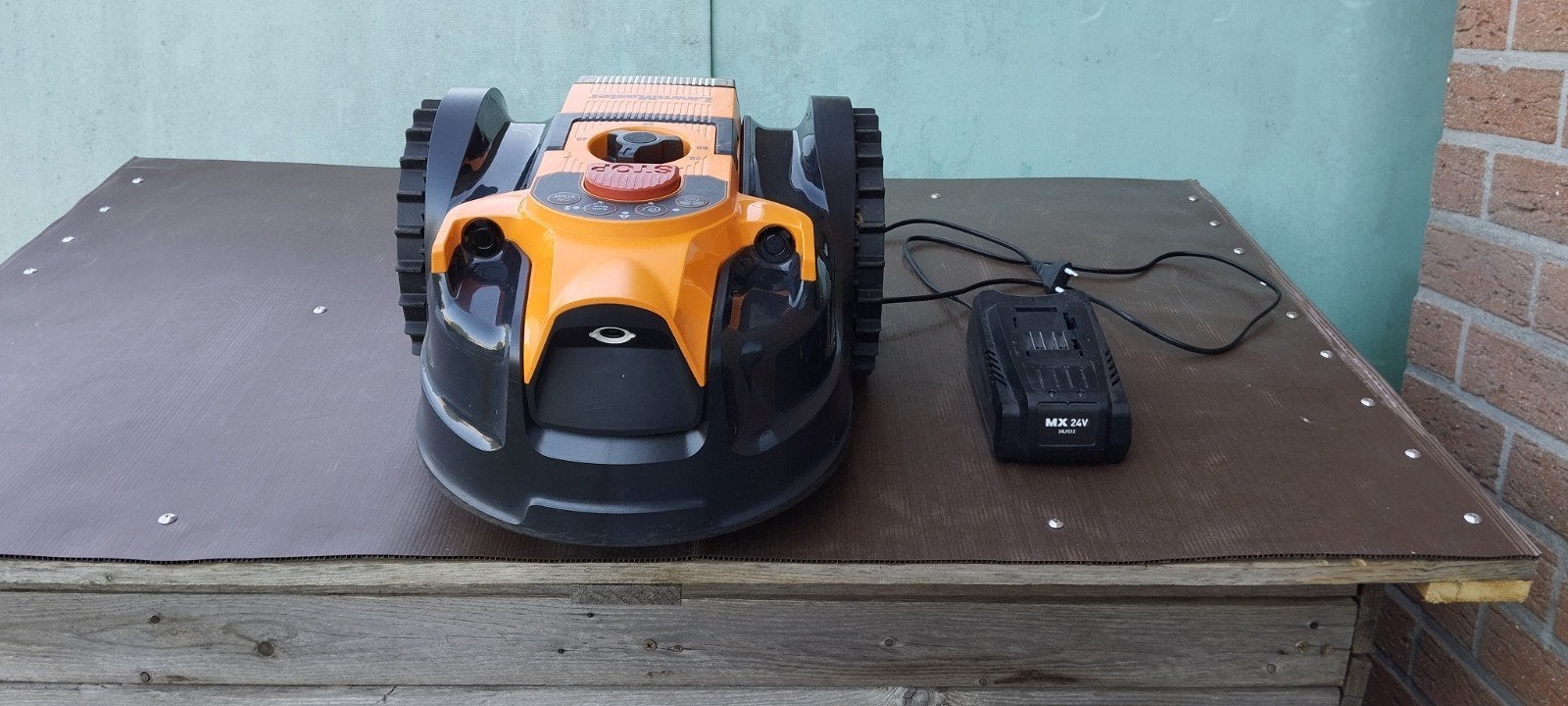 Robot tondeuse autonome avec batterie Lawnmaster VRM16, Enlèvement, Utilisé