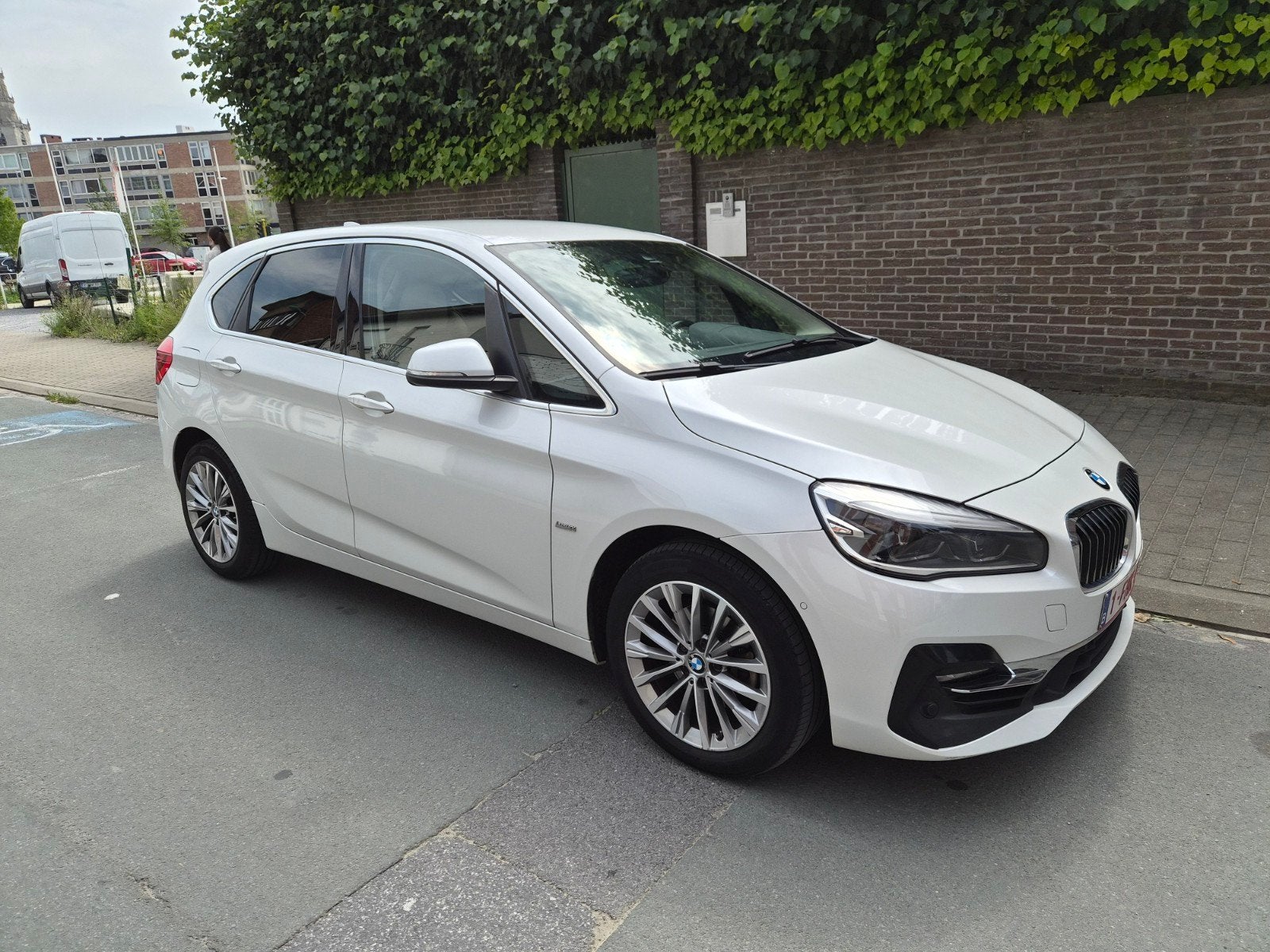 BMW 218i Luxury Line, Auto's, BMW, Monovolume, Parkeersensor, Beige, 5 zetels