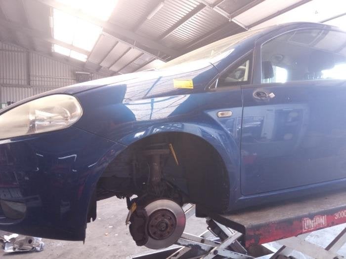 Aile avant gauche d'un Fiat Punto Grande (C403), Autos : Pièces & Accessoires, -, -, 3 mois de garantie, Utilisé