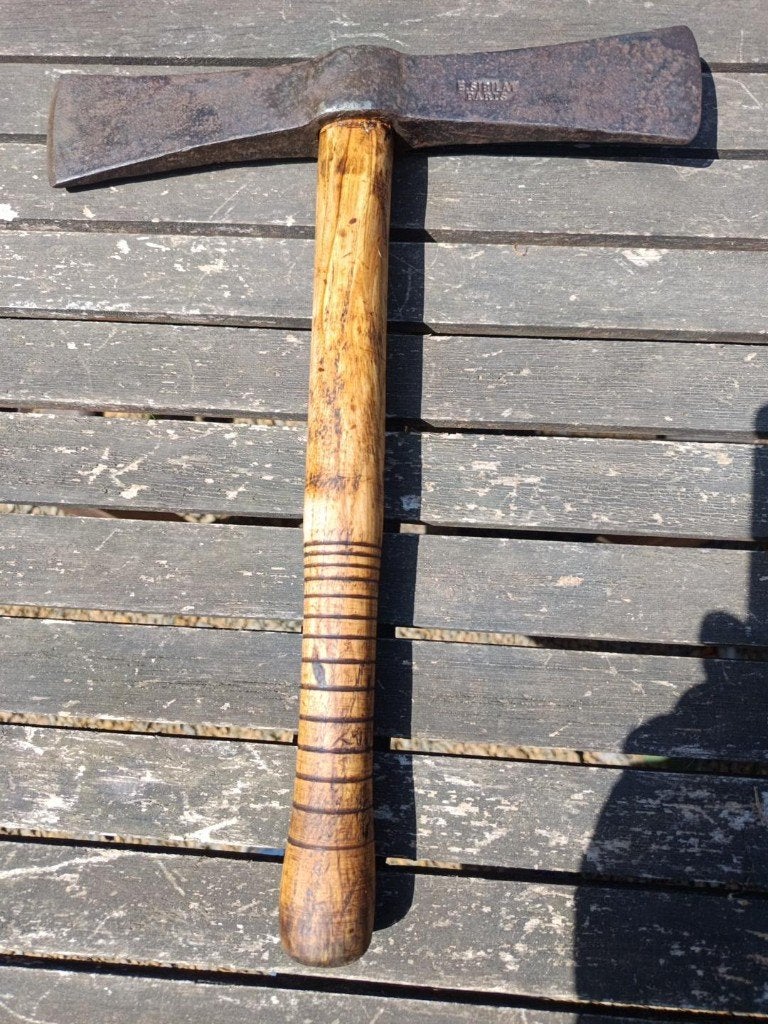Oude Franse bijl pioche de cantonnier, Envoi