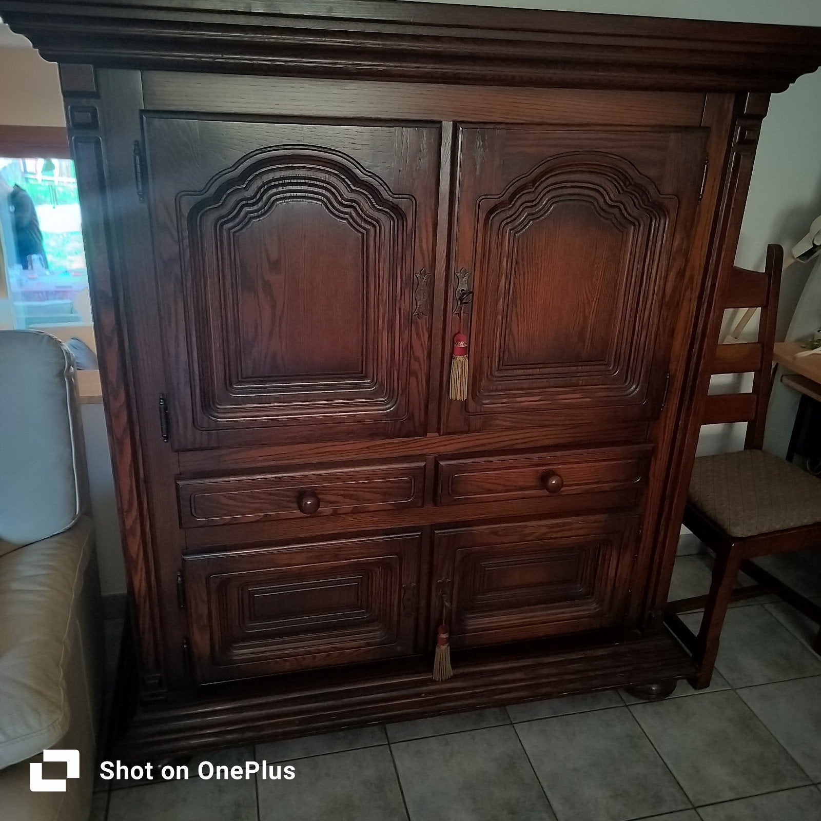 vol houten kast, Ophalen