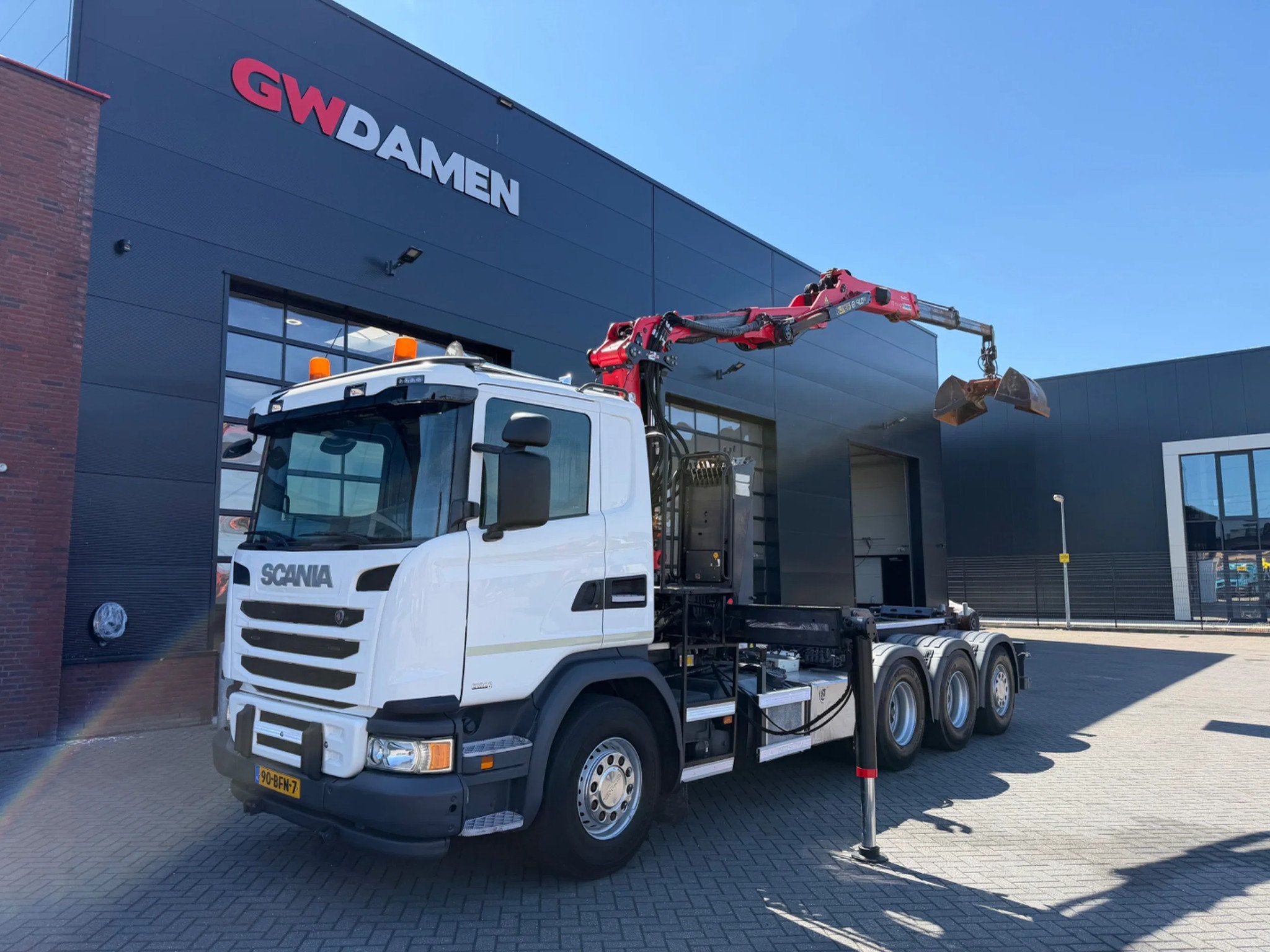Scania G450 8x4 Haaksysteem / Z kraan Euro 6 (bj 2015), Euro 6, Scania, Wit, 2 zetels