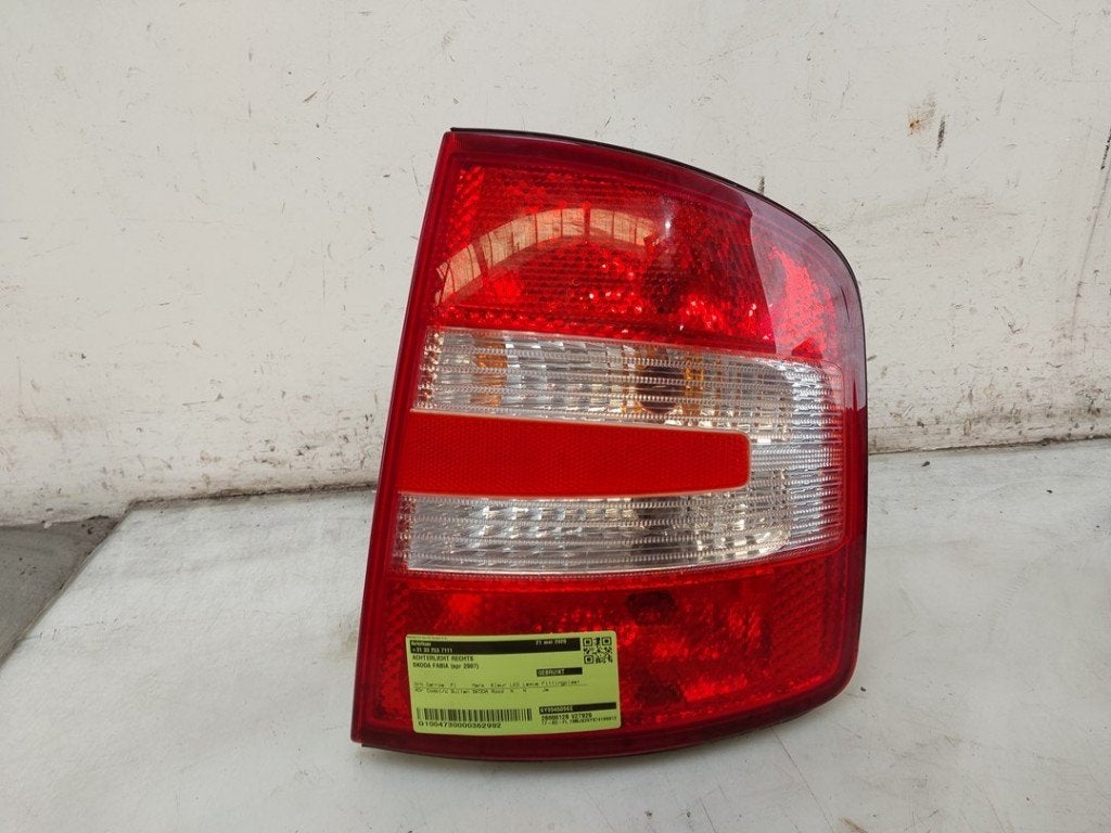 ACHTERLICHT RECHTS Fabia (6Y5) (|6Y9945096E|6Y9945112D|), Gebruikt, Info@skoda-auto.de, Skoda, Max-Planck-Straße  3-5
64331  Weiterstadt, DE