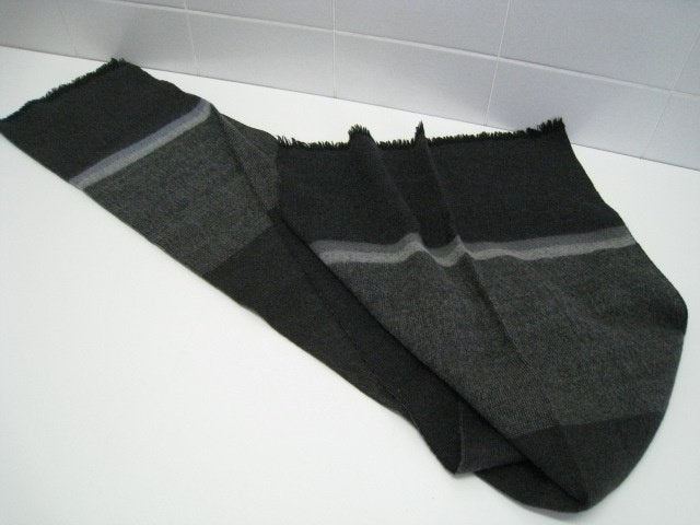 Châle gris, longueur 128 cm x largeur 40 cm., Vêtements | Hommes, Bonnets, Écharpes & Gants, Enlèvement, Écharpe