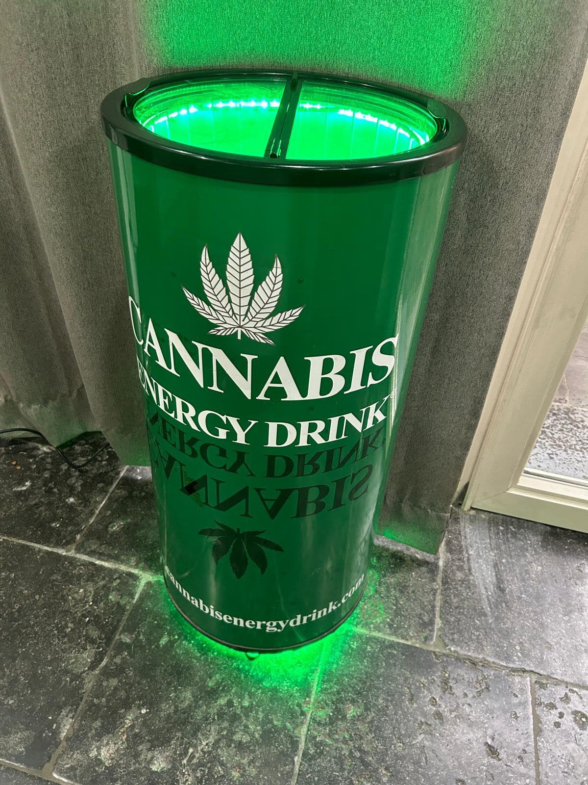 Cannabis Energy Drink Feestkoelkast / Barrel Cooler LED, Electroménager, Réfrigérateurs & Frigos, Utilisé, Enlèvement
