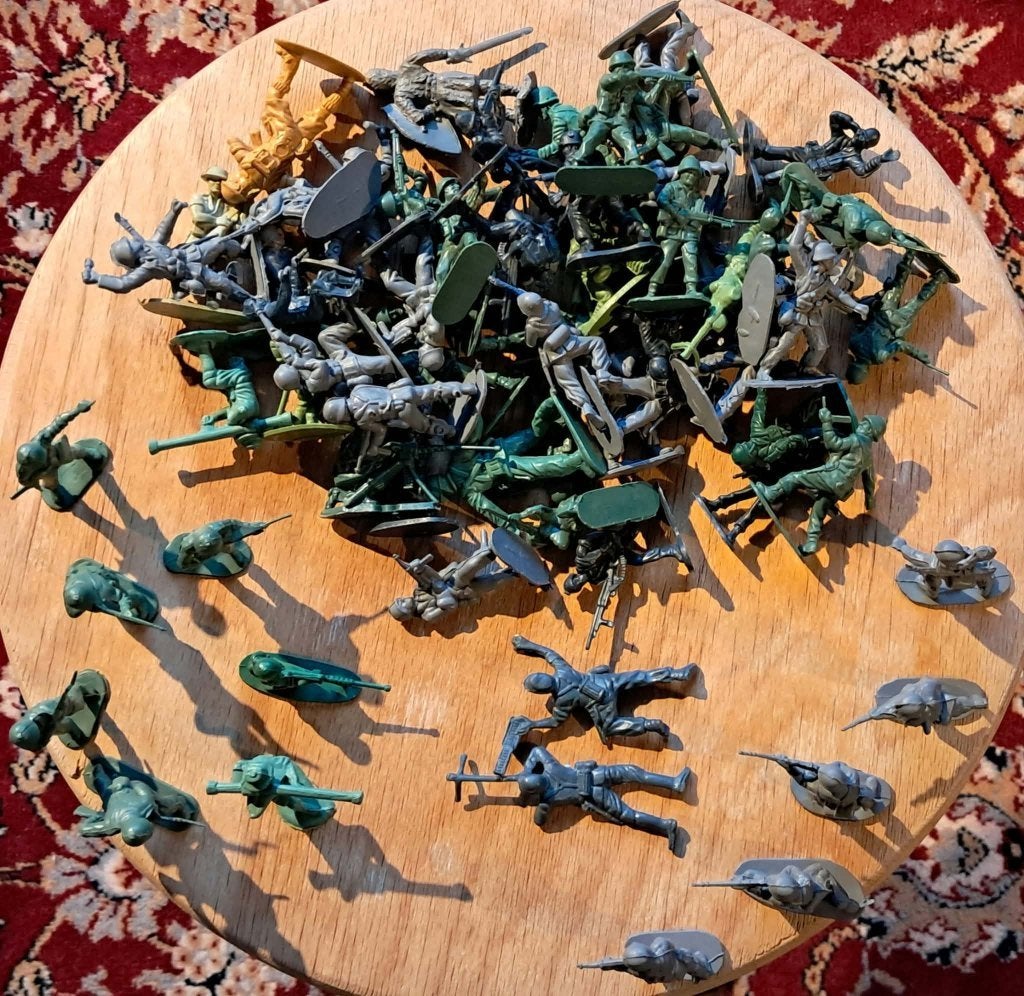 Kleine plastic soldaatjes op schaal 1/32, Hobby en Vrije tijd, Ophalen of Verzenden, Gebruikt, 1:50 of kleiner, Figuur of Figuren