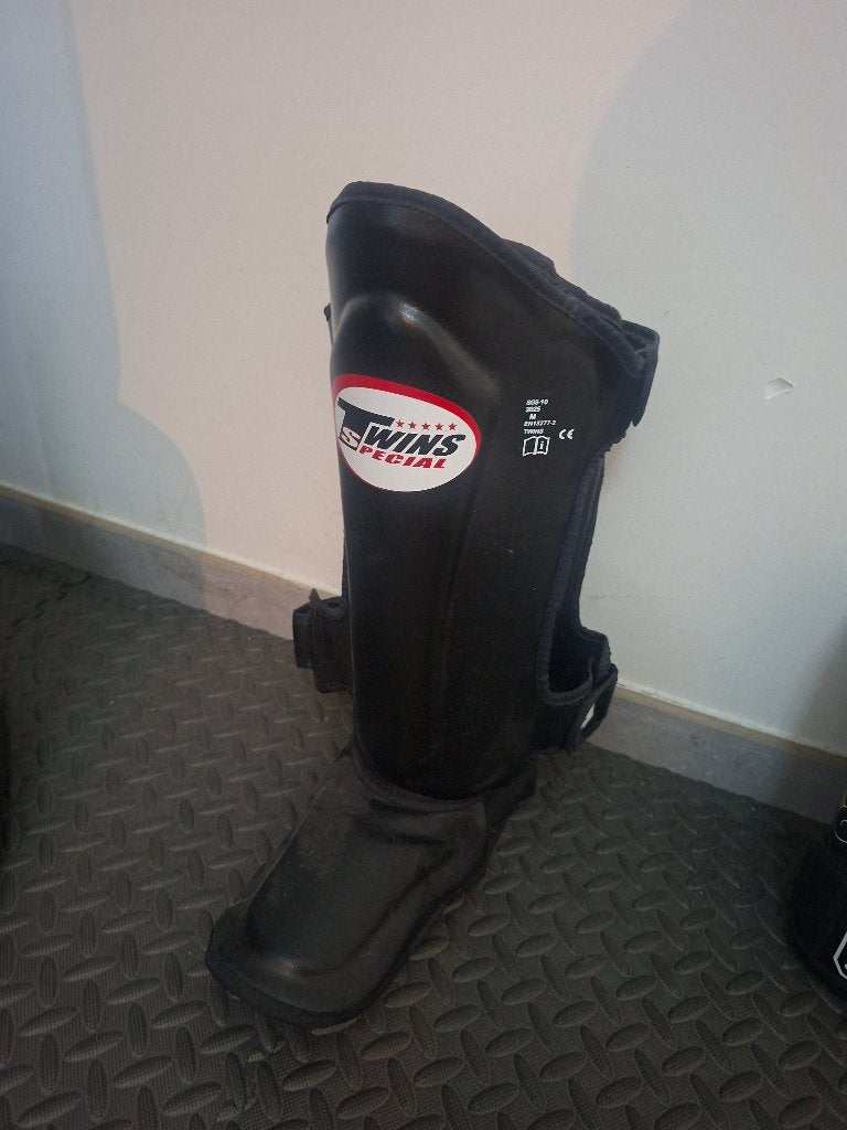 Twins Special SGL-7 Kickboks Scheenbeschermers (Zwart), Ophalen, Nieuw, Vechtsportmaterialen