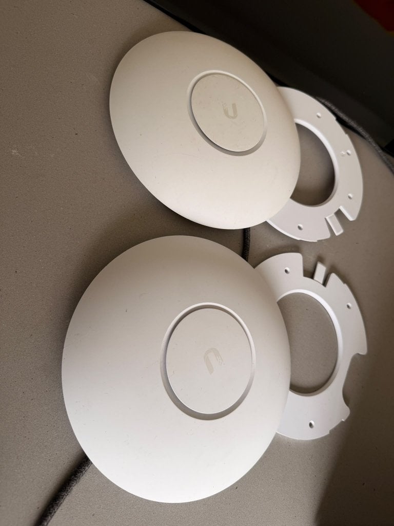 2x Ubiquiti UniFi AC Pro Access Points, Ophalen of Verzenden, Zo goed als nieuw, Ubiquiti