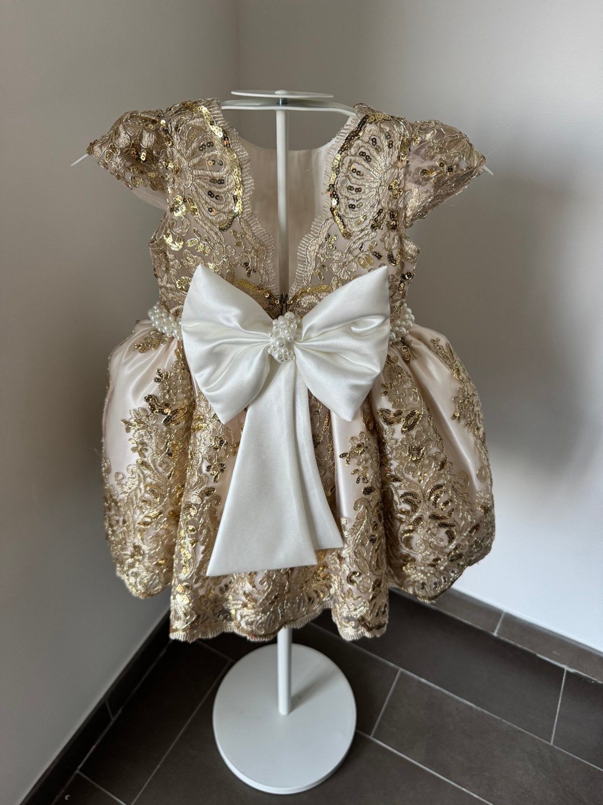 Mooie meisjesjurk maat 2–4 jaar, Kleding | Dames, Carnavalskleding en Feestkleding, Ophalen, Zo goed als nieuw