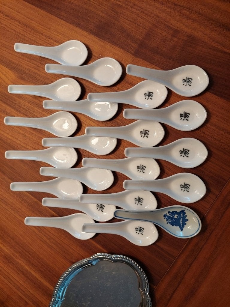 21 cuillères à apéritif dans un verre, Enlèvement ou Envoi, Comme neuf, Verre