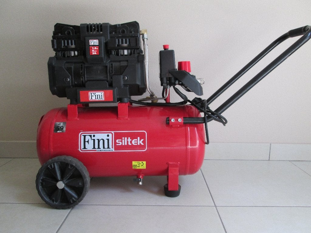 Fini Siltek TB24/1.5 compressor bouwjaar 2024, Doe-het-zelf en Bouw, 6 tot 10 bar, Ophalen of Verzenden, Zo goed als nieuw, Minder dan 200 liter/min
