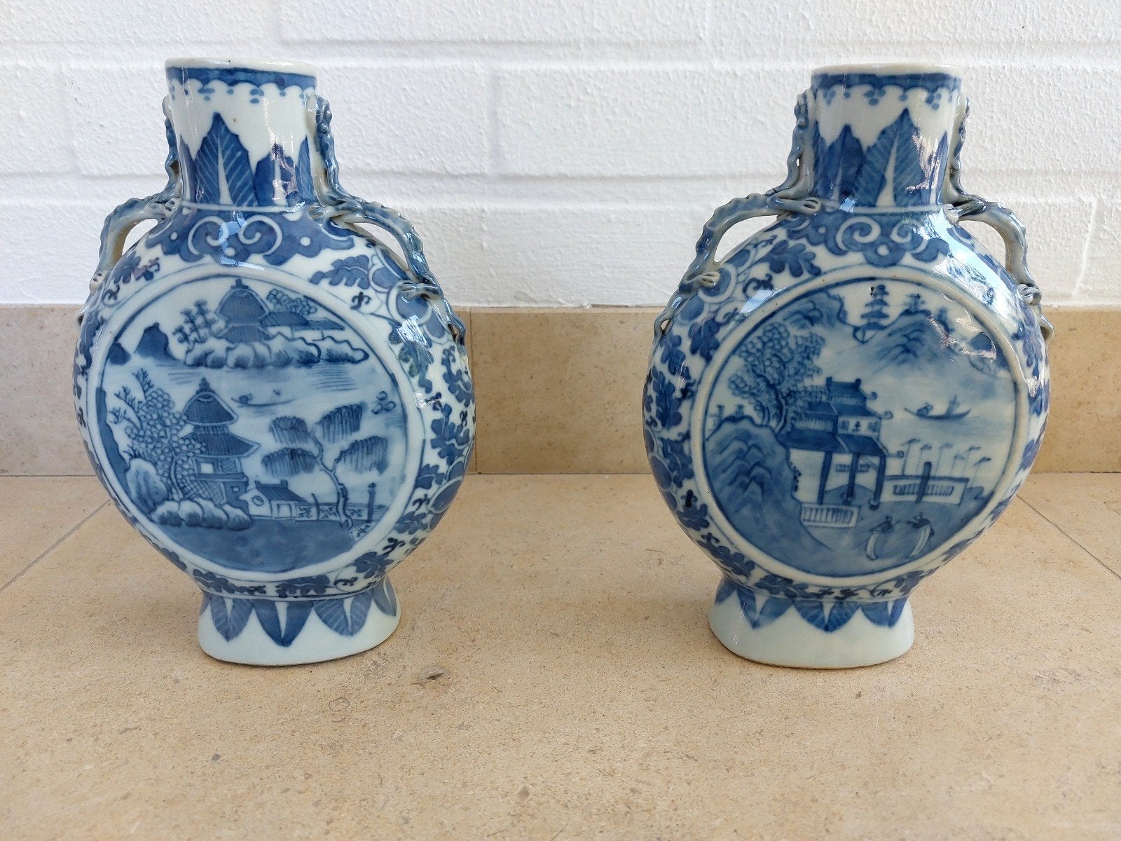 Paire de vases chinois anciens en forme de flasque de lune b, Enlèvement