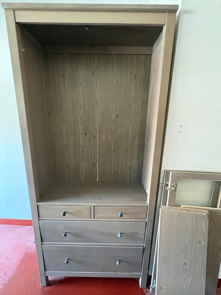 Vitrinekast Ikea Hemnes, Huis en Inrichting, Ophalen, Zo goed als nieuw, Met deur(en)