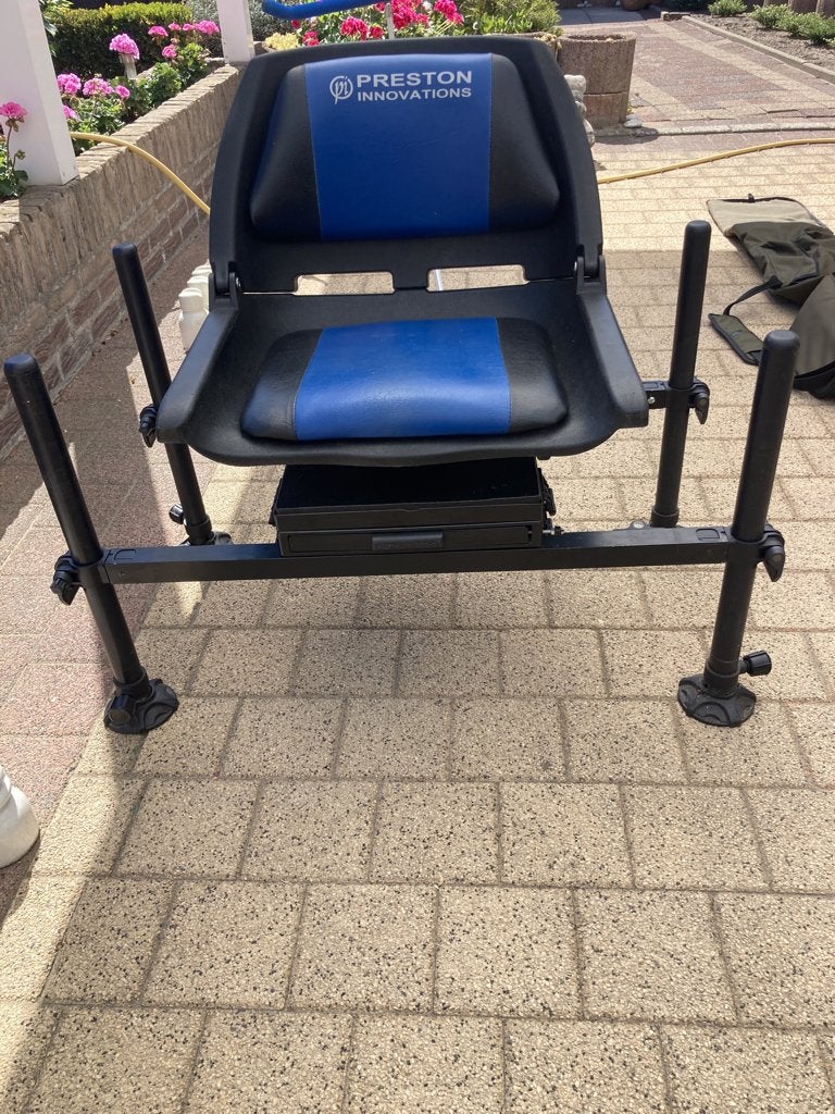 Te Koop PRESTON Draai stoel met onderbak 36 mm poten, Watersport en Boten, Ophalen, Zo goed als nieuw