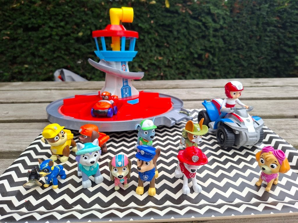 Paw patrol toren en veel figuurtjes, Kinderen en Baby's, Ophalen, Gebruikt