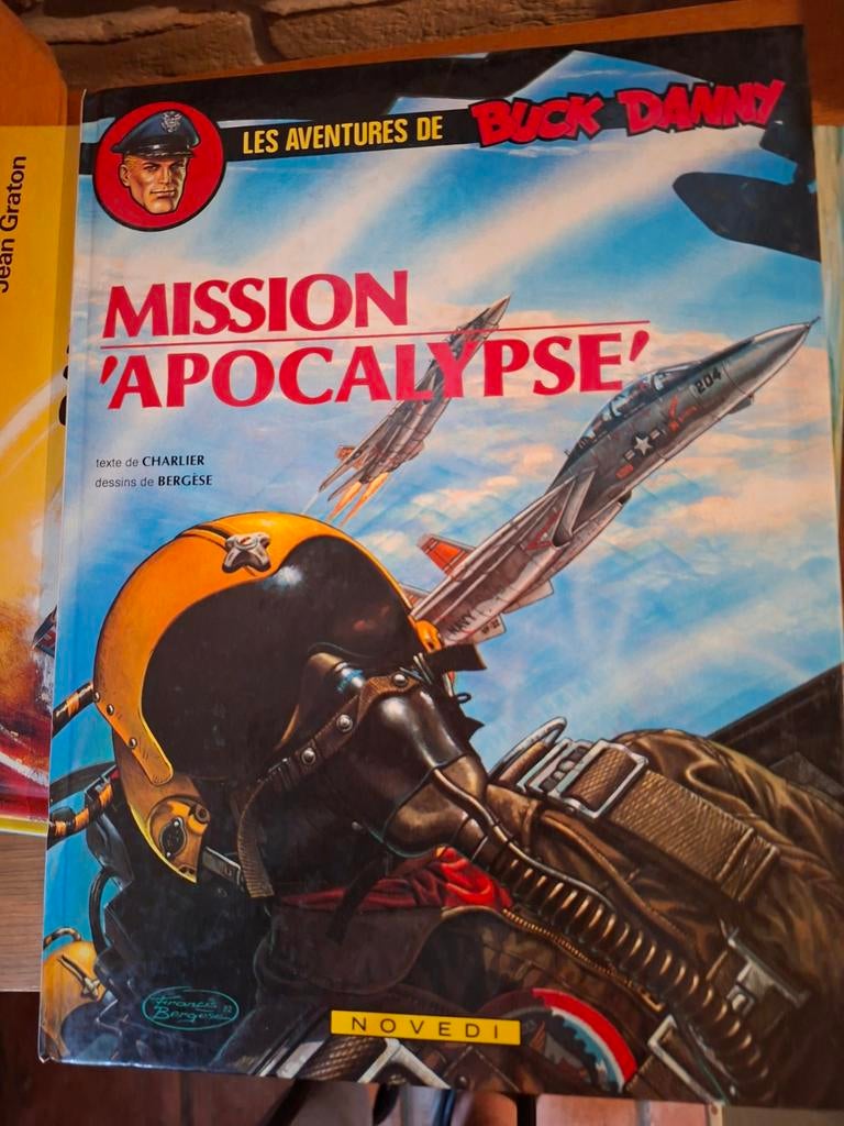 Les aventures de Buck Danny. Mission Apocalypse, Livres