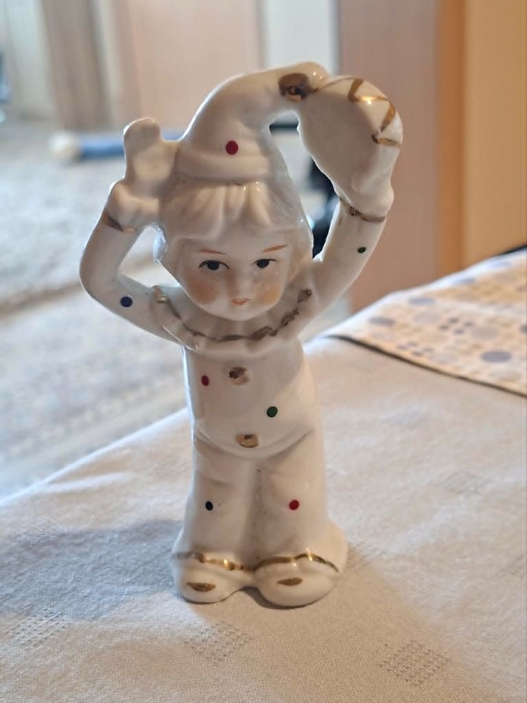 Beeldje : Kinderclown met tamboerijn, Verzamelen, Beelden en Beeldjes, Zo goed als nieuw, Mens, Ophalen of Verzenden