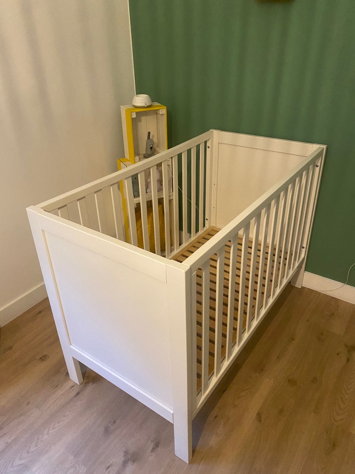 Baby slaapkamer bed + matras + commode, Ophalen, Zo goed als nieuw
