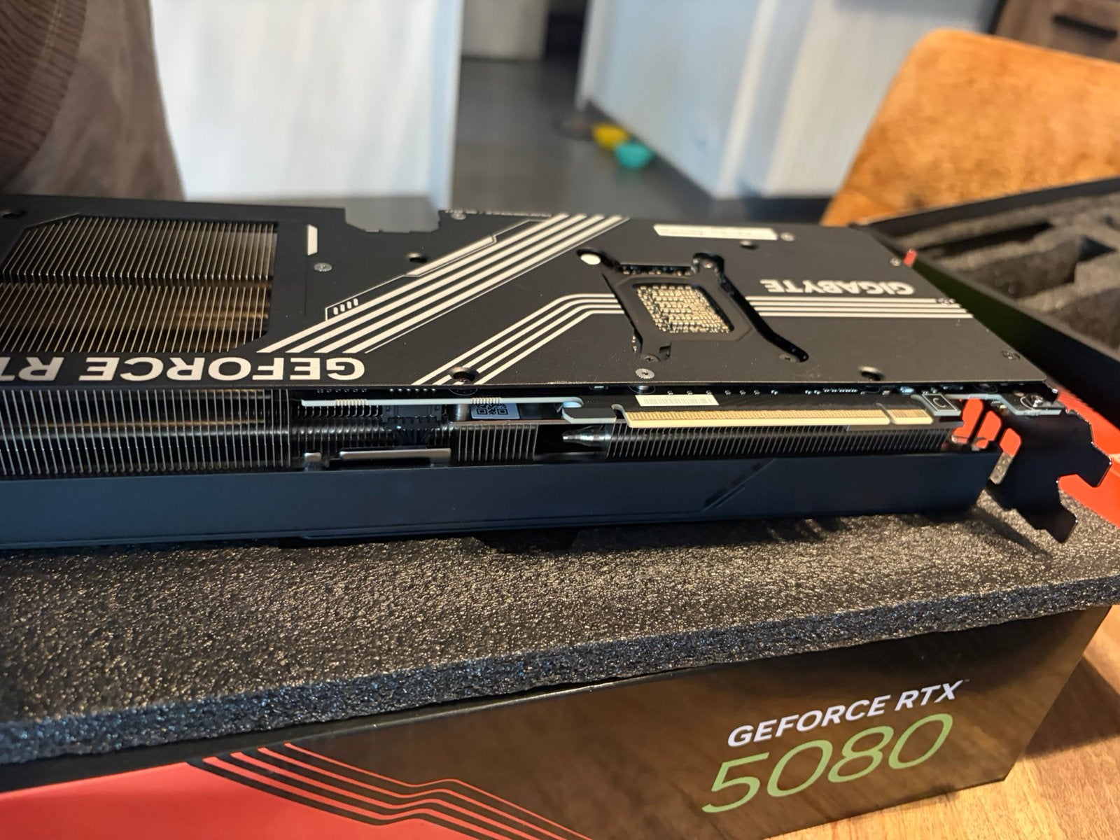RTX 5080 gigaoctets version 1 quasi inutilisée, Enlèvement ou Envoi, Comme neuf