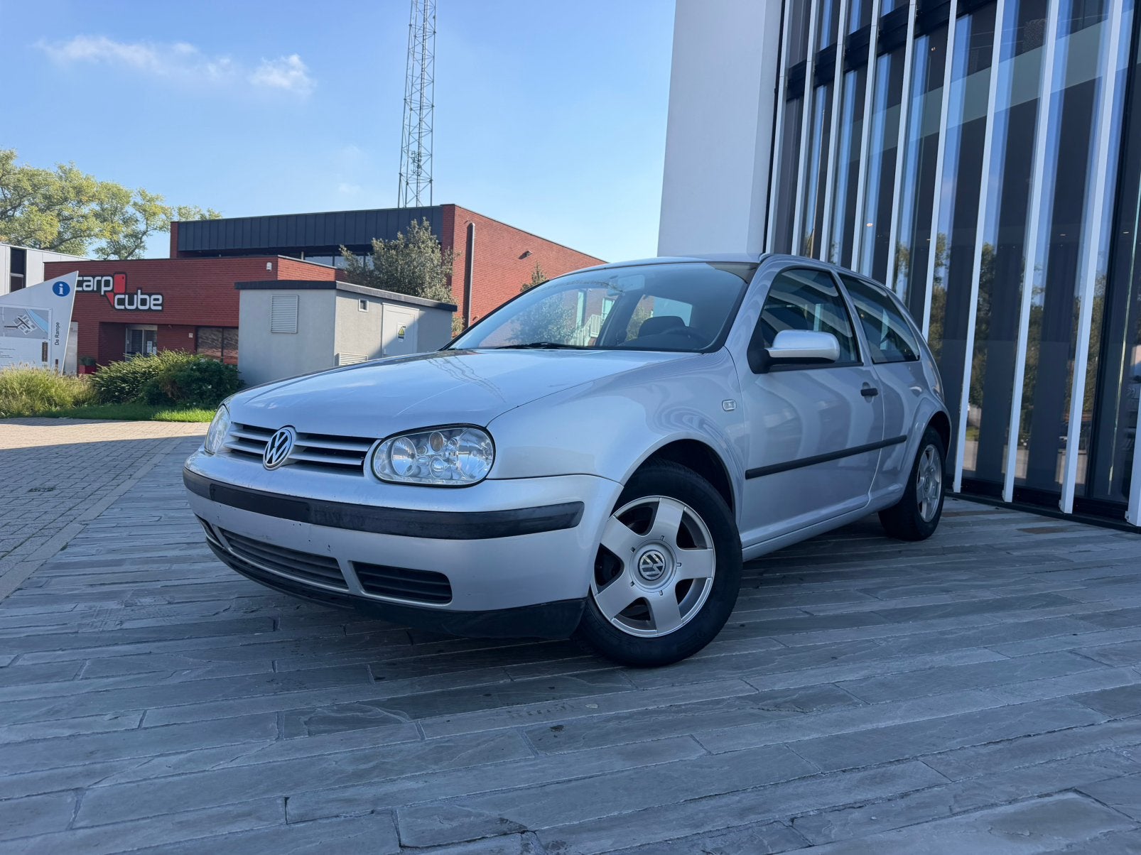 Volkswagen golf 1.6 benzine airco gekeurd garantie 2750€, Auto's, Voorwielaandrijving, Stof, Zwart, Bedrijf