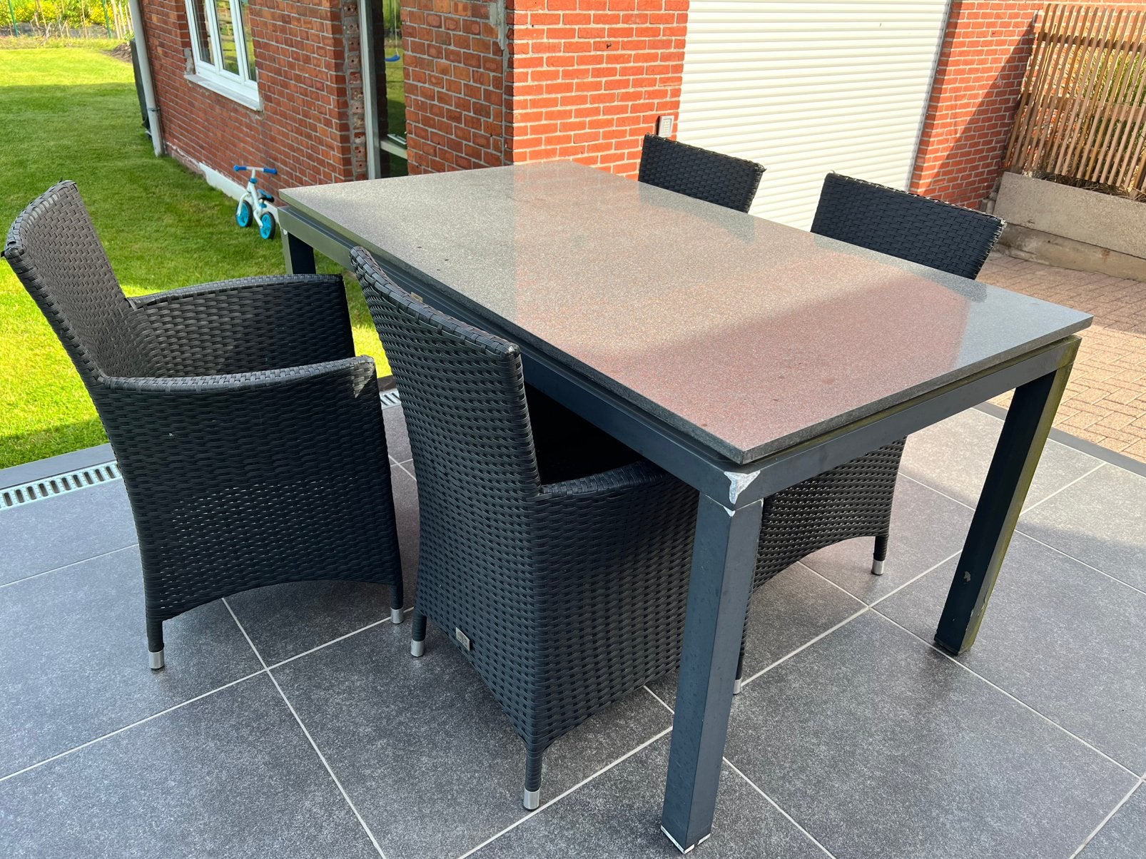 Tuintafel met bijhorende stoelen, Tuin en Terras, Tuintafels, Ophalen, Wicker