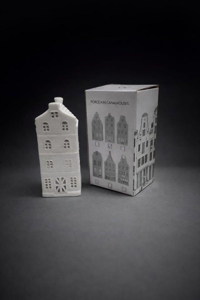 Porseleinen huis dat een grachtenpand voorstelt, Ophalen, Nieuw