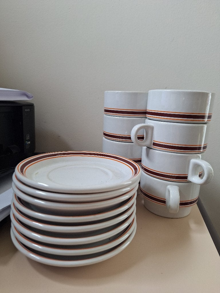 8x kop en schoteltjes, Enlèvement ou Envoi, Comme neuf, Poterie, Tasse(s) et/ou soucoupe(s)