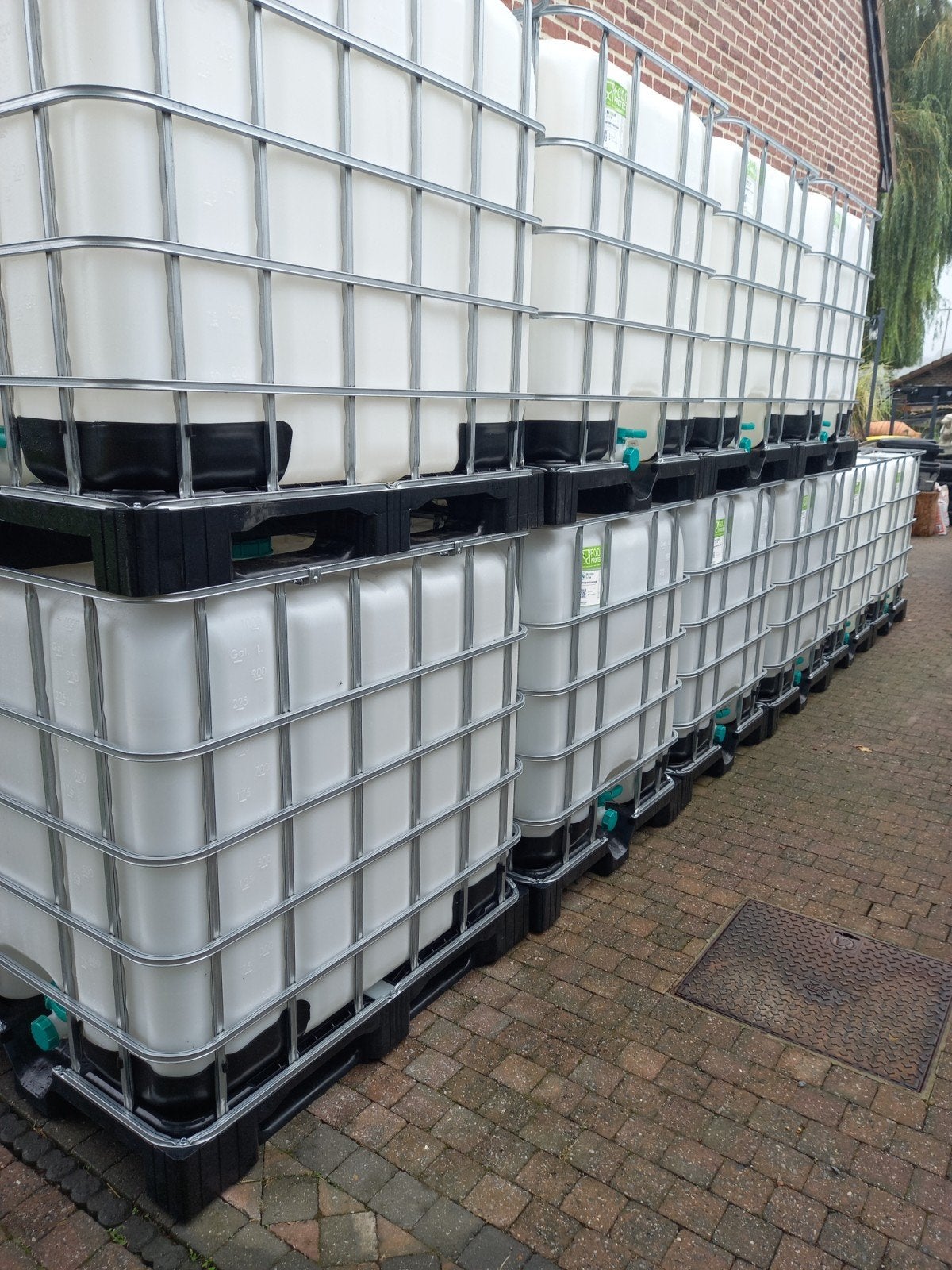 Cuve IBC alimenraire à vendre, 150 litres ou plus, Comme neuf, Enlèvement, Avec robinet