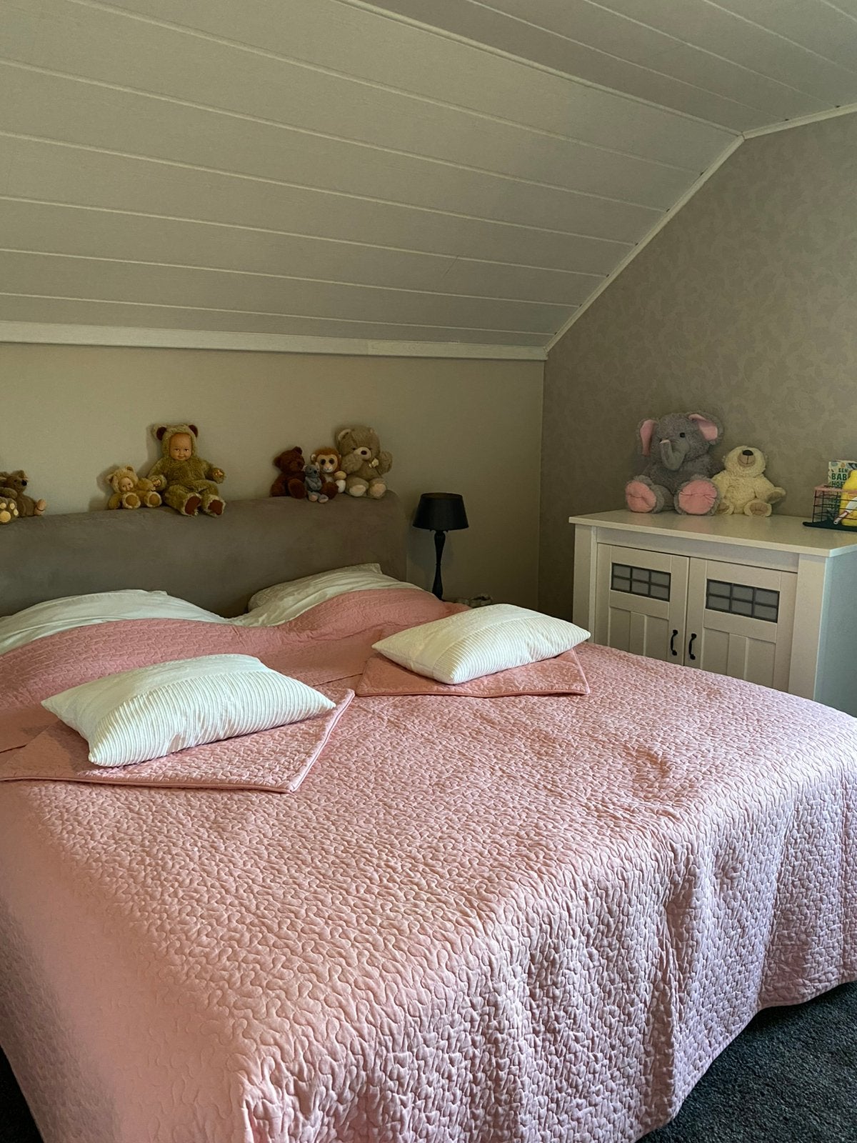 Grote bedsprei voor 180 bed, met 2 grote kussens, Ophalen of Verzenden, Zo goed als nieuw, Roze, Sprei