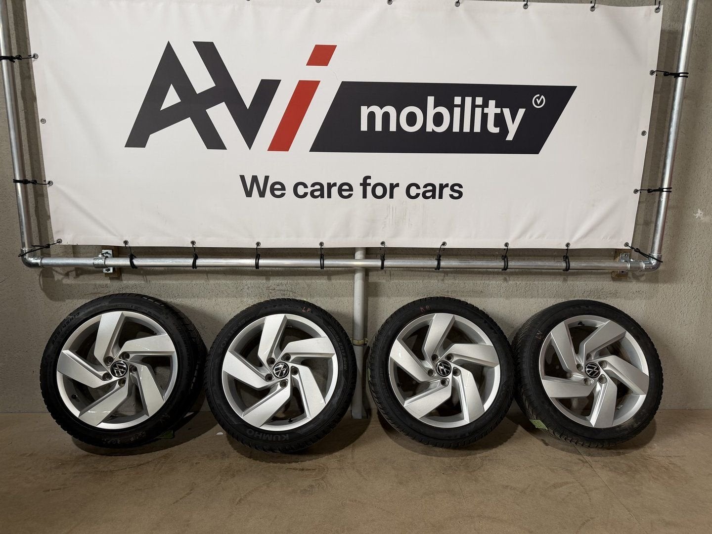 Complete winterset Volkswagen Golf 8 225/45R17, Pneus et Jantes, Pneus hiver, -, Véhicule de tourisme