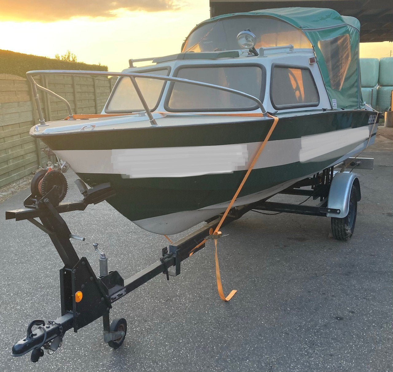 motor boot met trailer, Watersport en Boten, Motorboten en Motorjachten, Overige merken, Gebruikt, Buitenboordmotor, Polyester