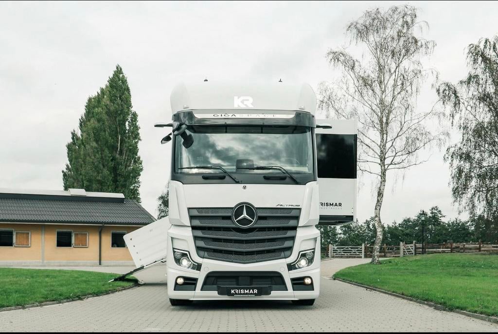 Paardenvrachtwagen te huur / Horsetruck for rent