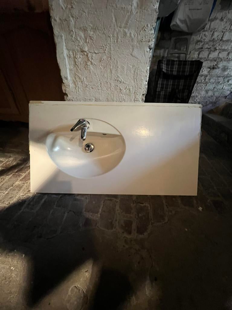 Lavabo avec plan 106x57 cm + robinet – bon état, Enlèvement, Comme neuf