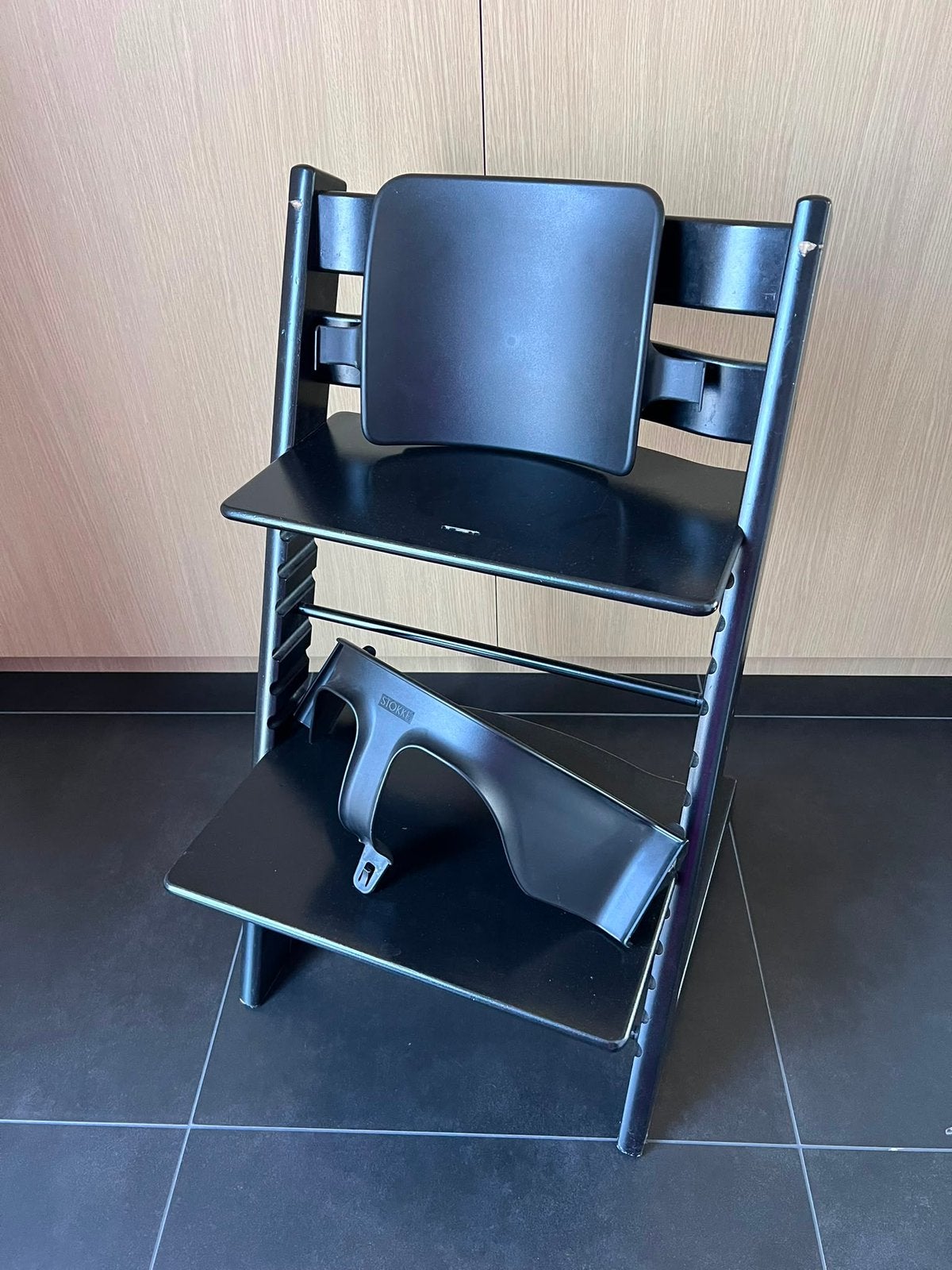 Tripp trapp kinderstoel zwart incl newborn set, Kinderen en Baby's, Ophalen, Gebruikt