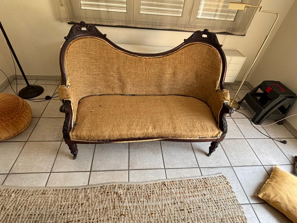 Fauteuil Louis Philippe, Enlèvement
