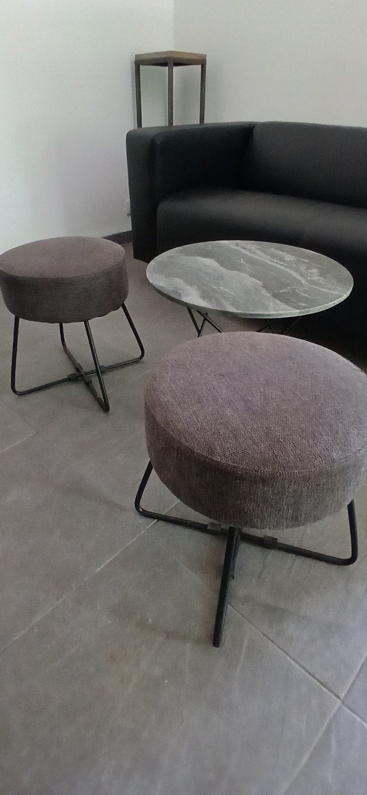 Lot de 2 pouff et 1 table salon, Maison & Meubles, Accessoires pour la Maison | Étagères, Métal, Enlèvement
