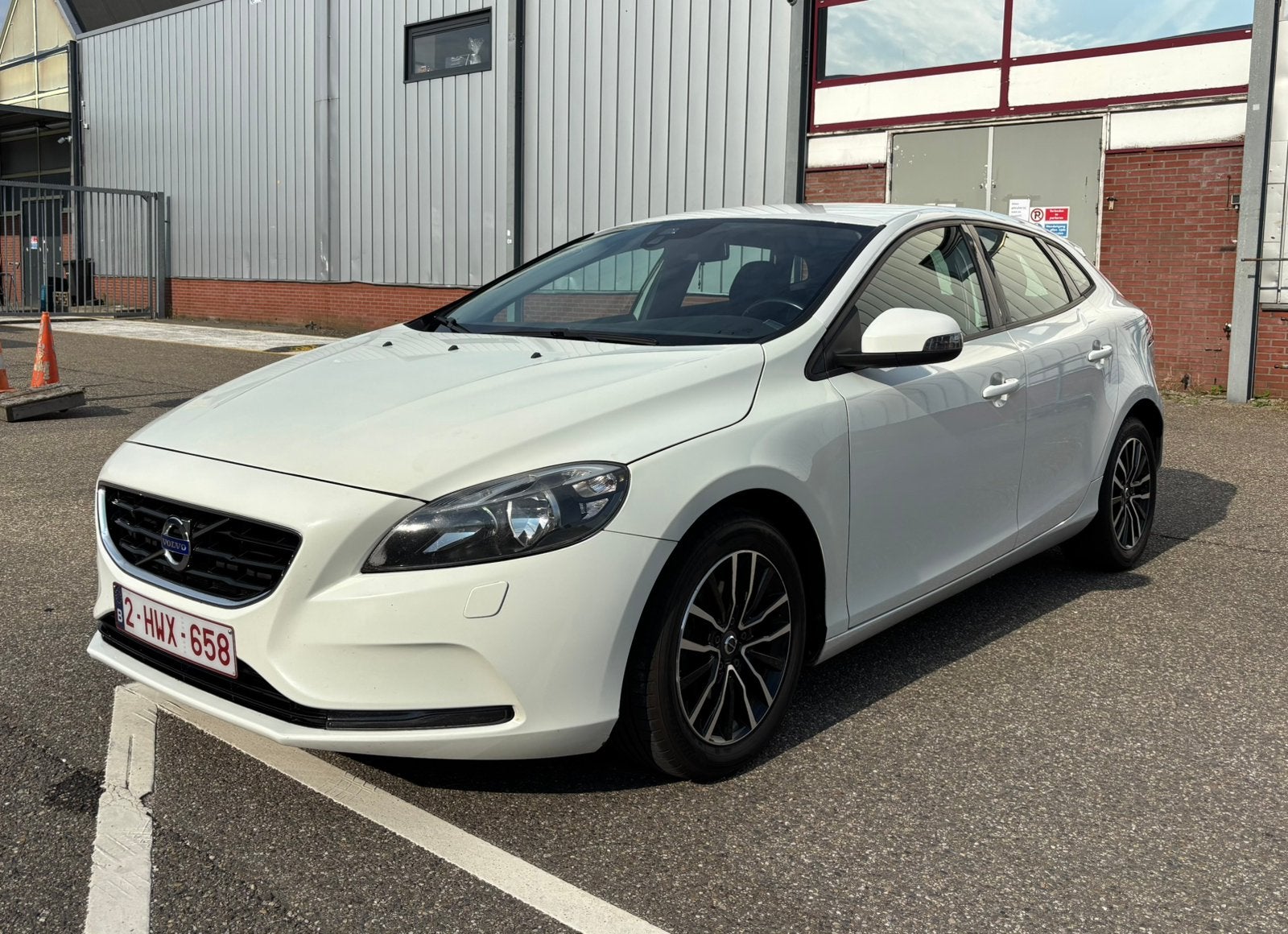 Volvo V40 V40 1.6 D2 Kinetic, Autos, Volvo, Euro 5, Boîte manuelle, Noir, 5 portes