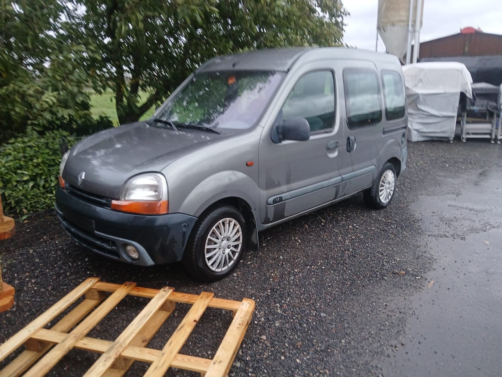 Renault Kangoo 1.2 goed staat van 2001 kan gekeurd worden, Kangoo, Particulier, Te koop, Benzine