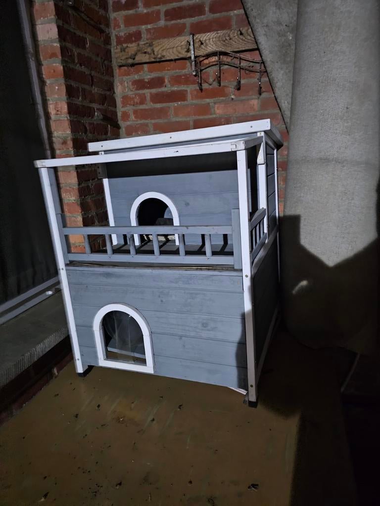 Katten/konijnenhuis met balkon (2 verdiepingen), Ophalen