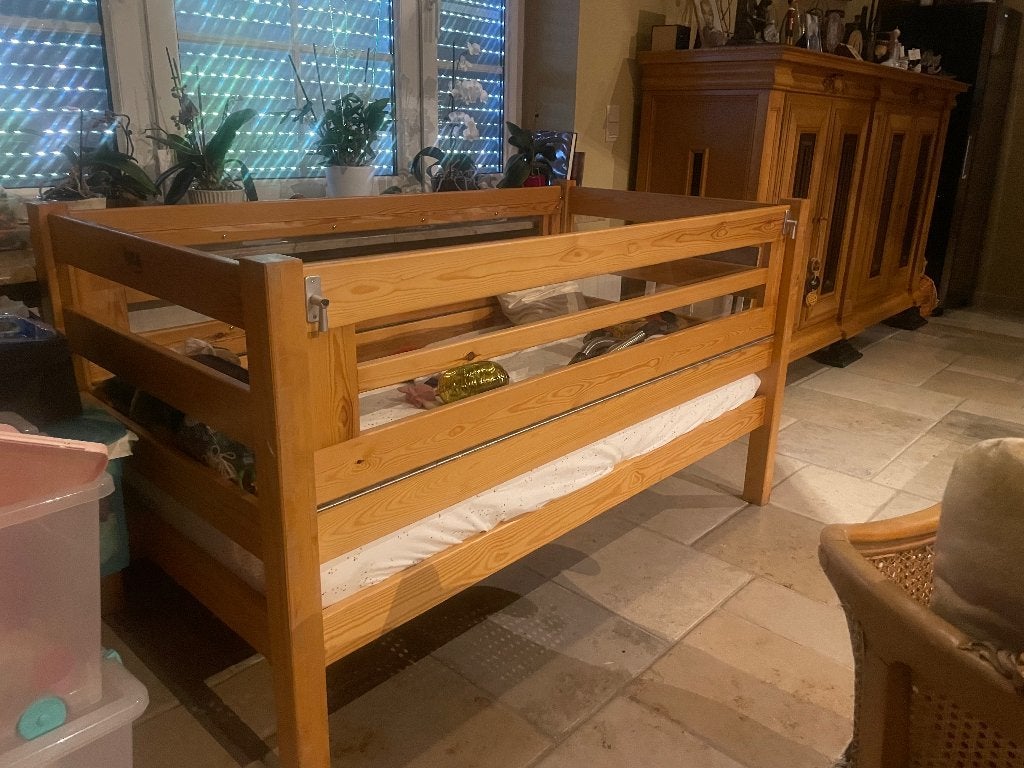 Houten bedjes/parkjes met plexie binnenkant 20€/st gn matras, Huis en Inrichting, Slaapkamer | Bedden, Ophalen, Gebruikt, 90 cm