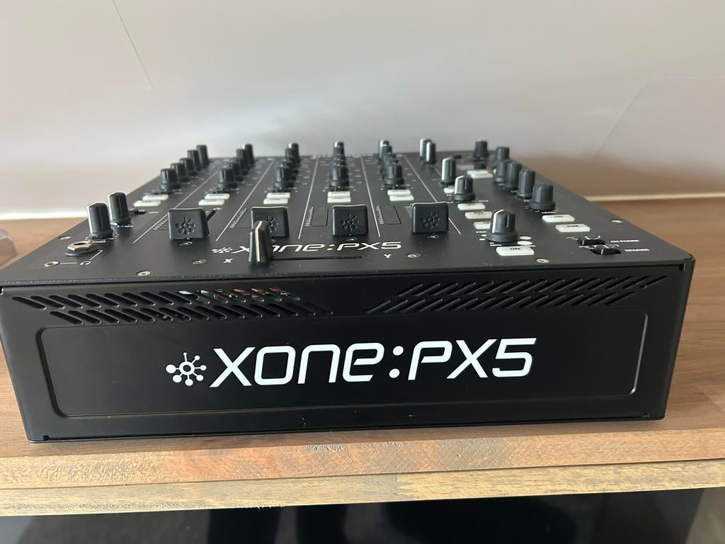 Allen & Heath zone px5 met flightcase en dustcover, Musique & Instruments, Enlèvement ou Envoi, Comme neuf
