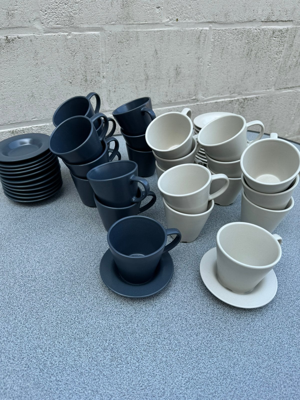 24 tassen en ondertassen ikea. Nooit gebruikt, Ophalen, Overige materialen, Nieuw, Effen