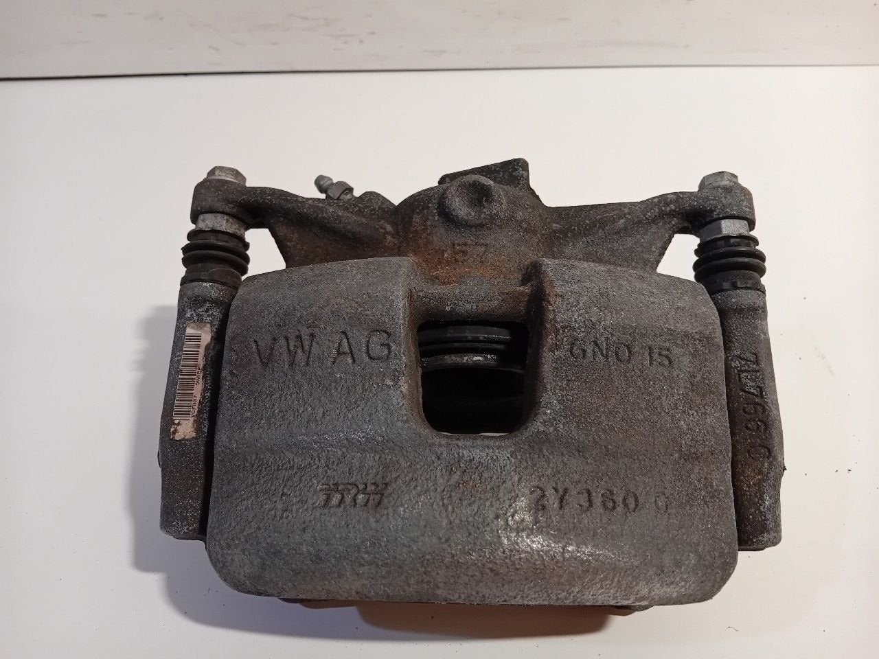 Remklauw rechts voor Volkswagen Golf, Onderdelen@venauto.nl, Van der Ven Autorecycling B.V., Ettenseweg 76, 4706 PB Roosendaal, The Netherlands