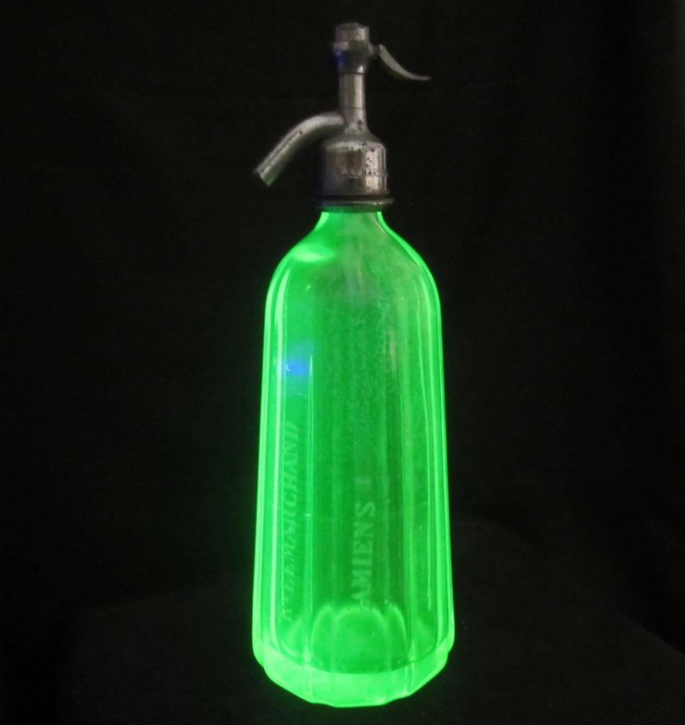 Bouteille siphon ancienne en ouraline/verre d'uranium, Envoi