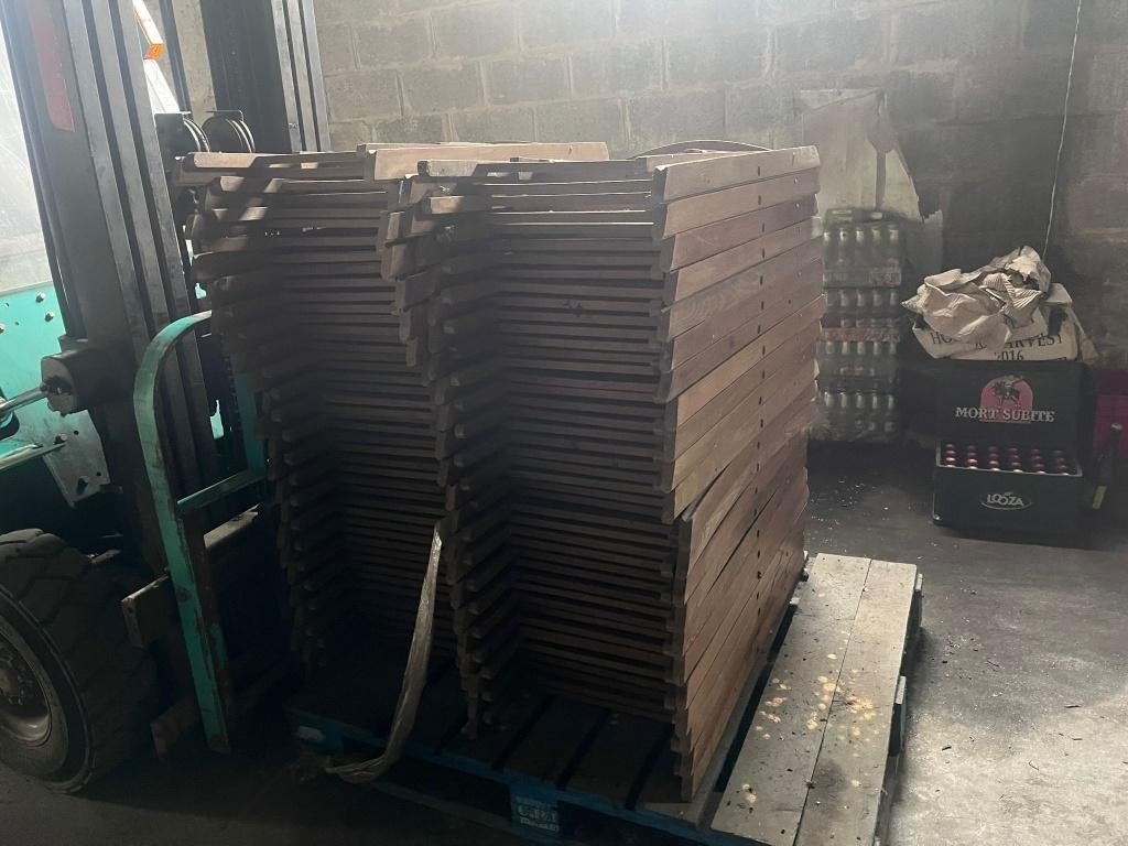 café stoelen/ tuin stoelen, Tuin en Terras, Ophalen of Verzenden, Gebruikt, Hout, Stapelbaar
