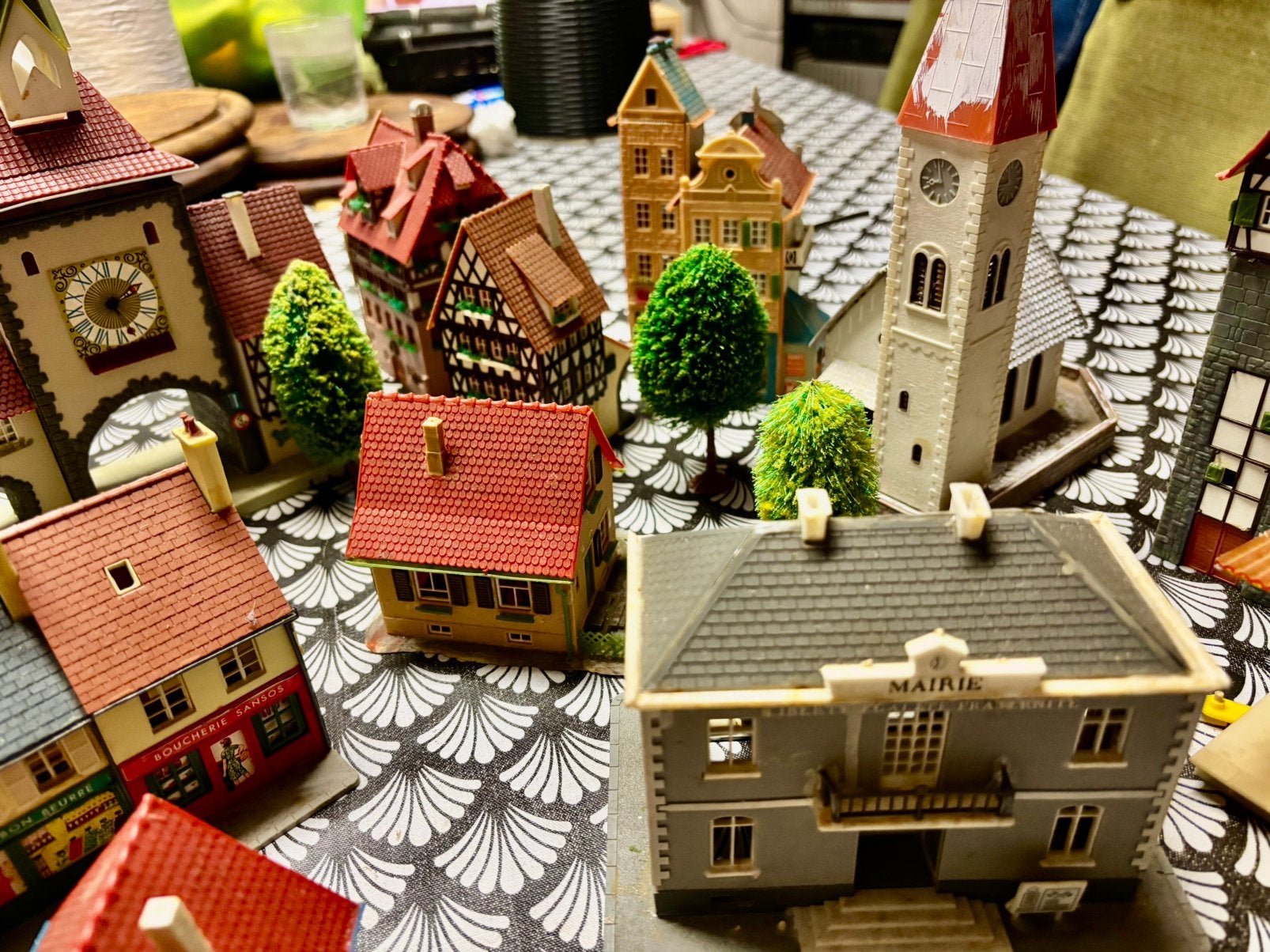 25 gebouwen/huizen voor HO-treinen, Hobby en Vrije tijd, Ophalen of Verzenden