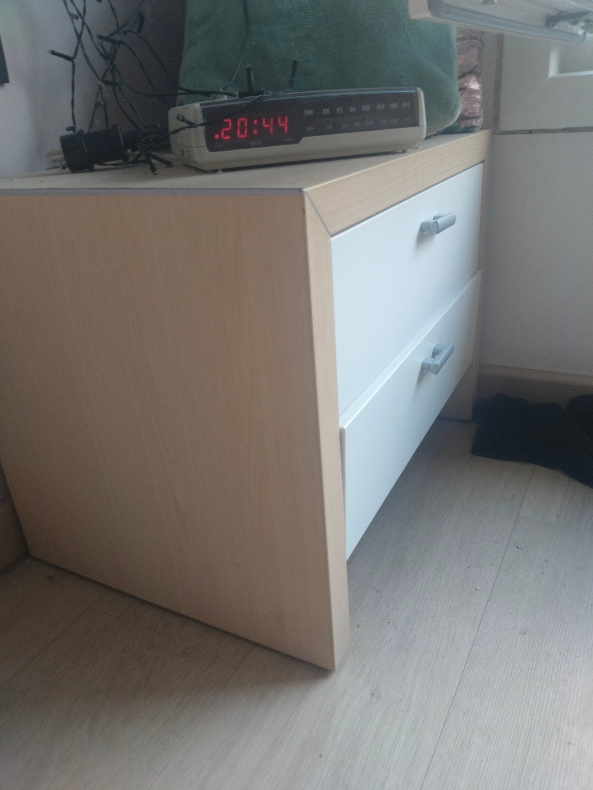 Tables de chevet 2, un tiroir coulisse un peu moins que les, Enlèvement