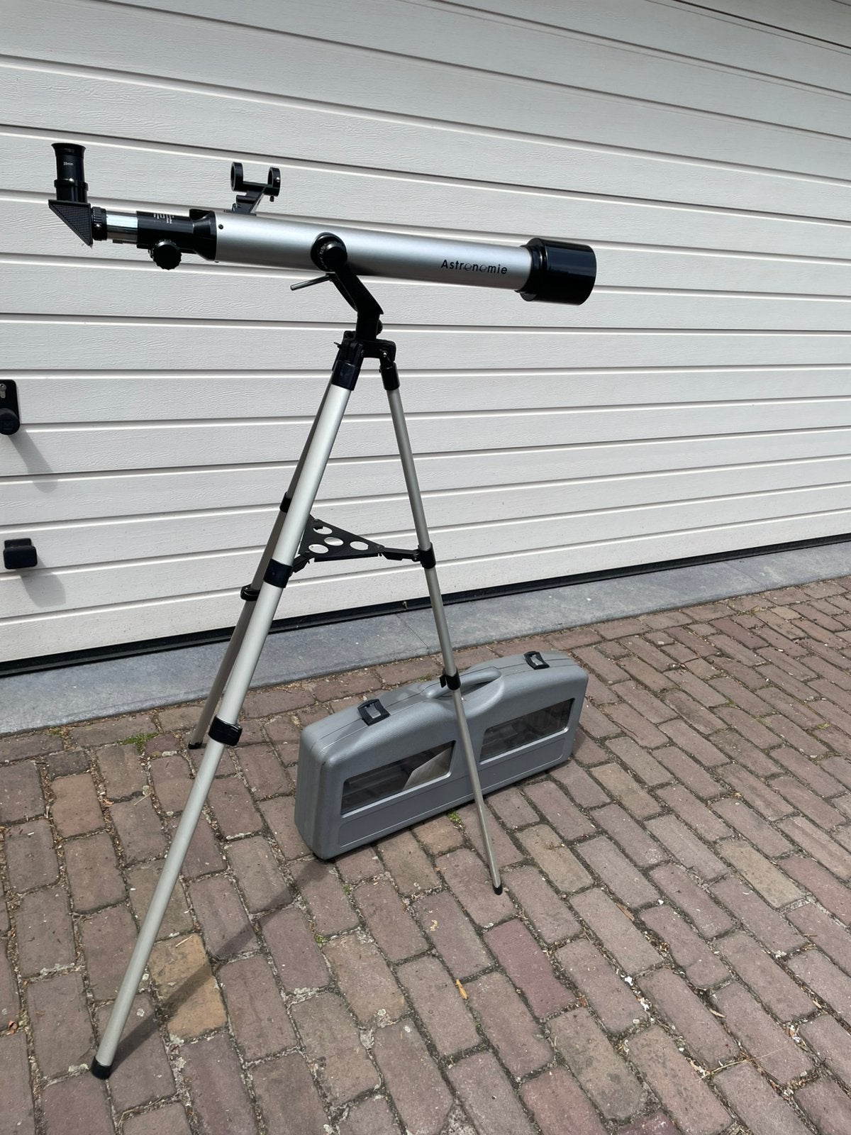 Télescope d'astronomie avec support et étui, Enlèvement ou Envoi, Comme neuf, Télescope réfracteur (lentilles), Avec trépied