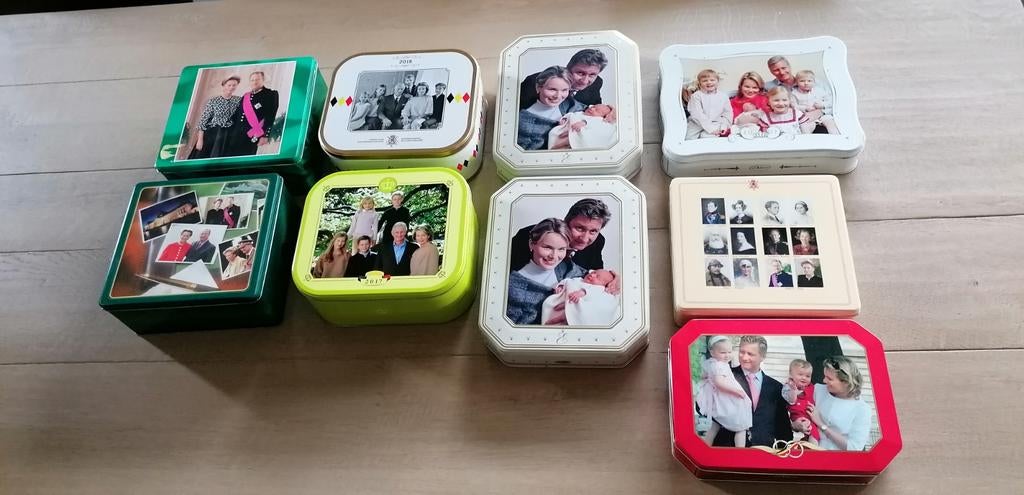 Blikken dozen van het koningshuis, Ophalen