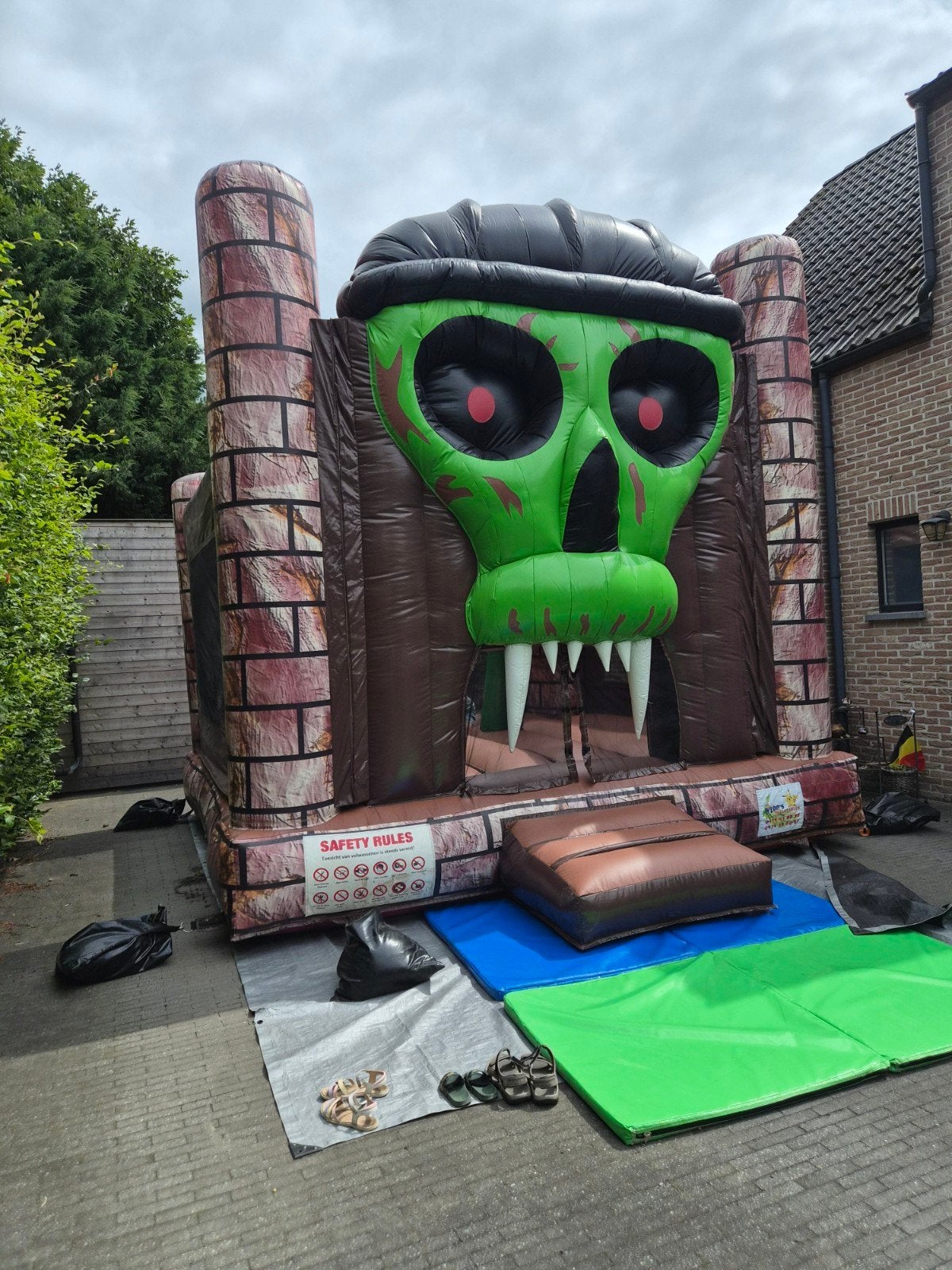 piratenburcht springkasteel met obstakel te huur, Verzenden
